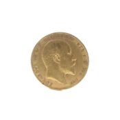 An Edward VII 22ct gold full sovereign. Dated 1904, weight 8g.