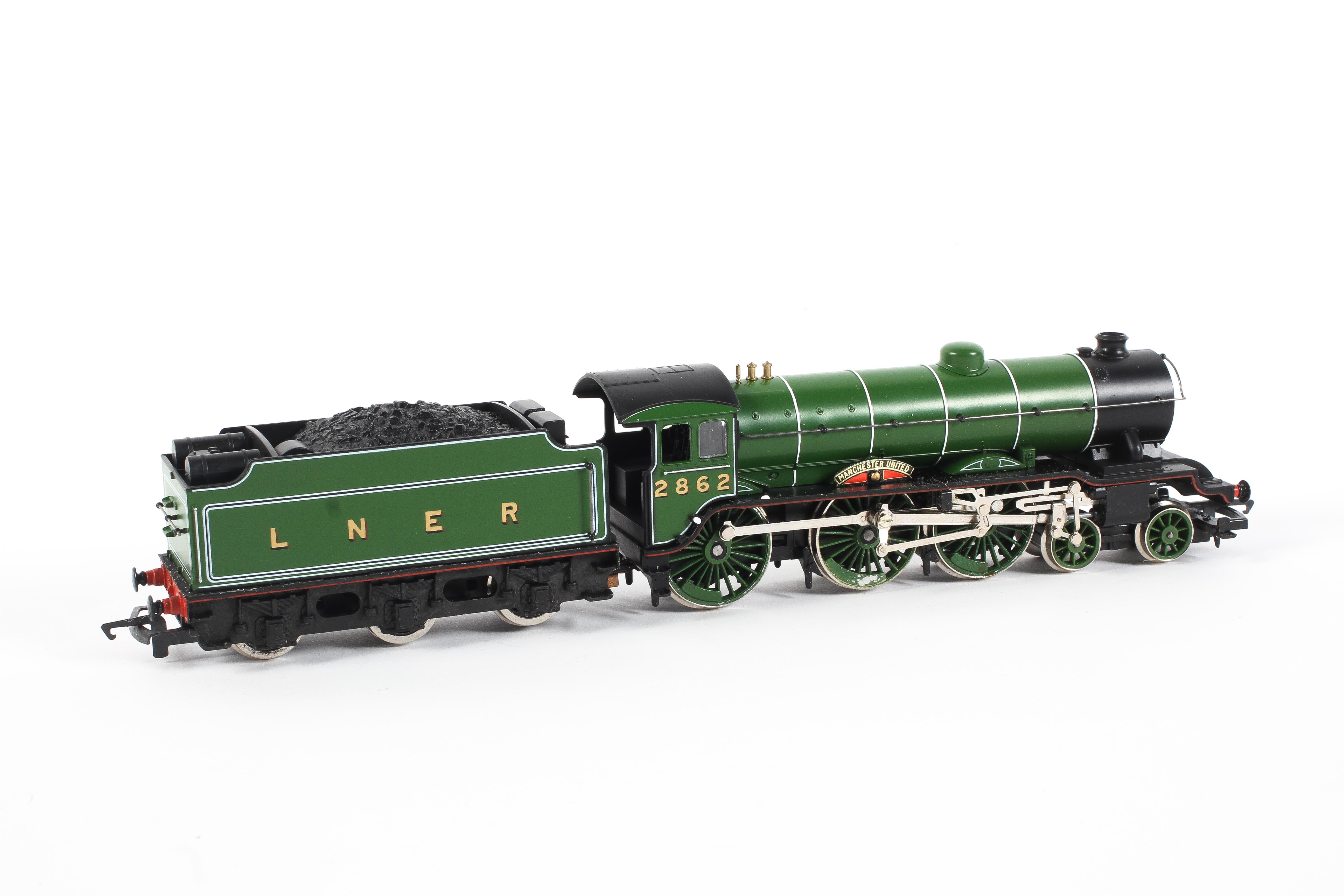 A boxed Hornby OO gauge Liner Class B17. - Image 2 of 2