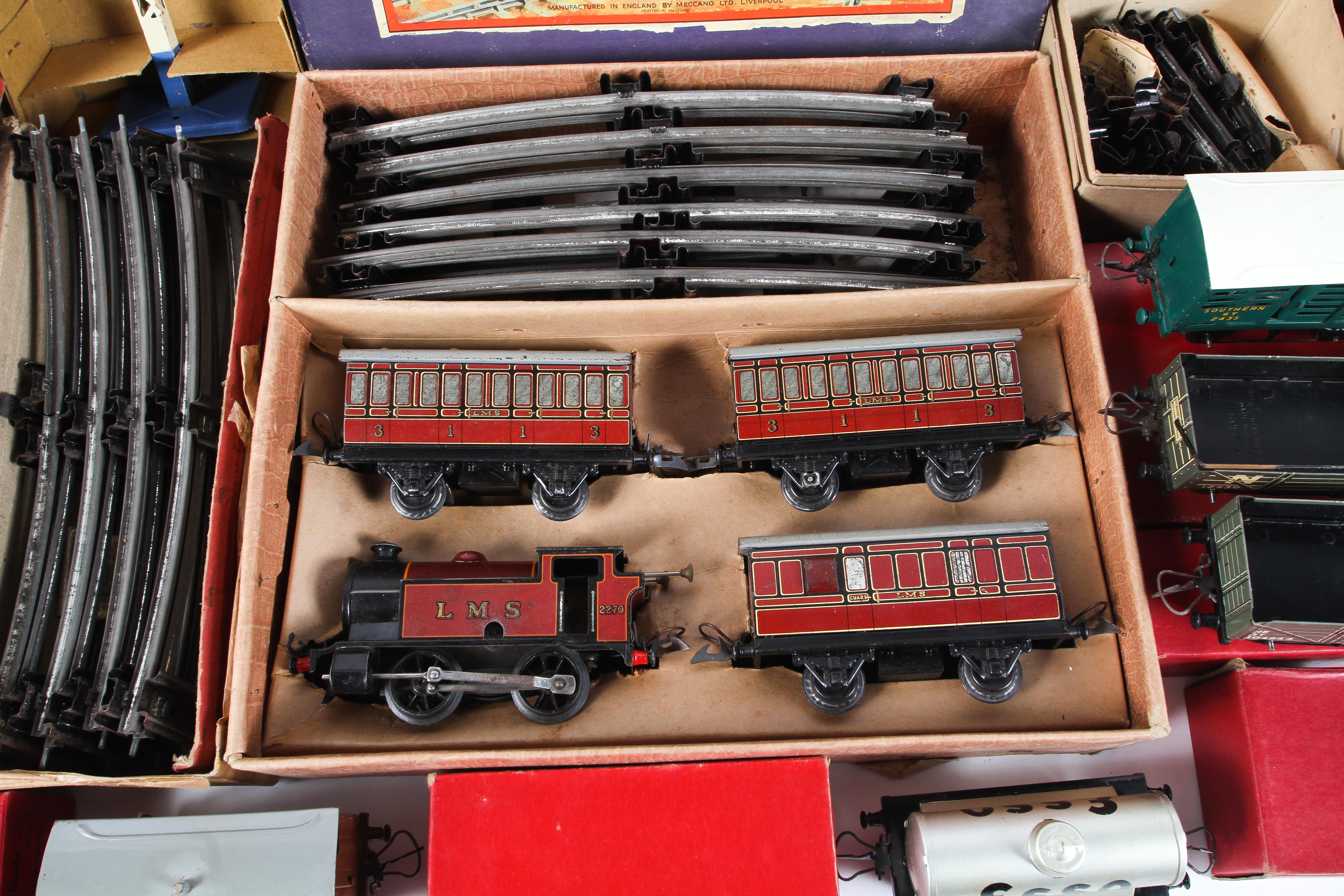 A comprehensive Hornby tin plate O gauge train set. - Image 2 of 7