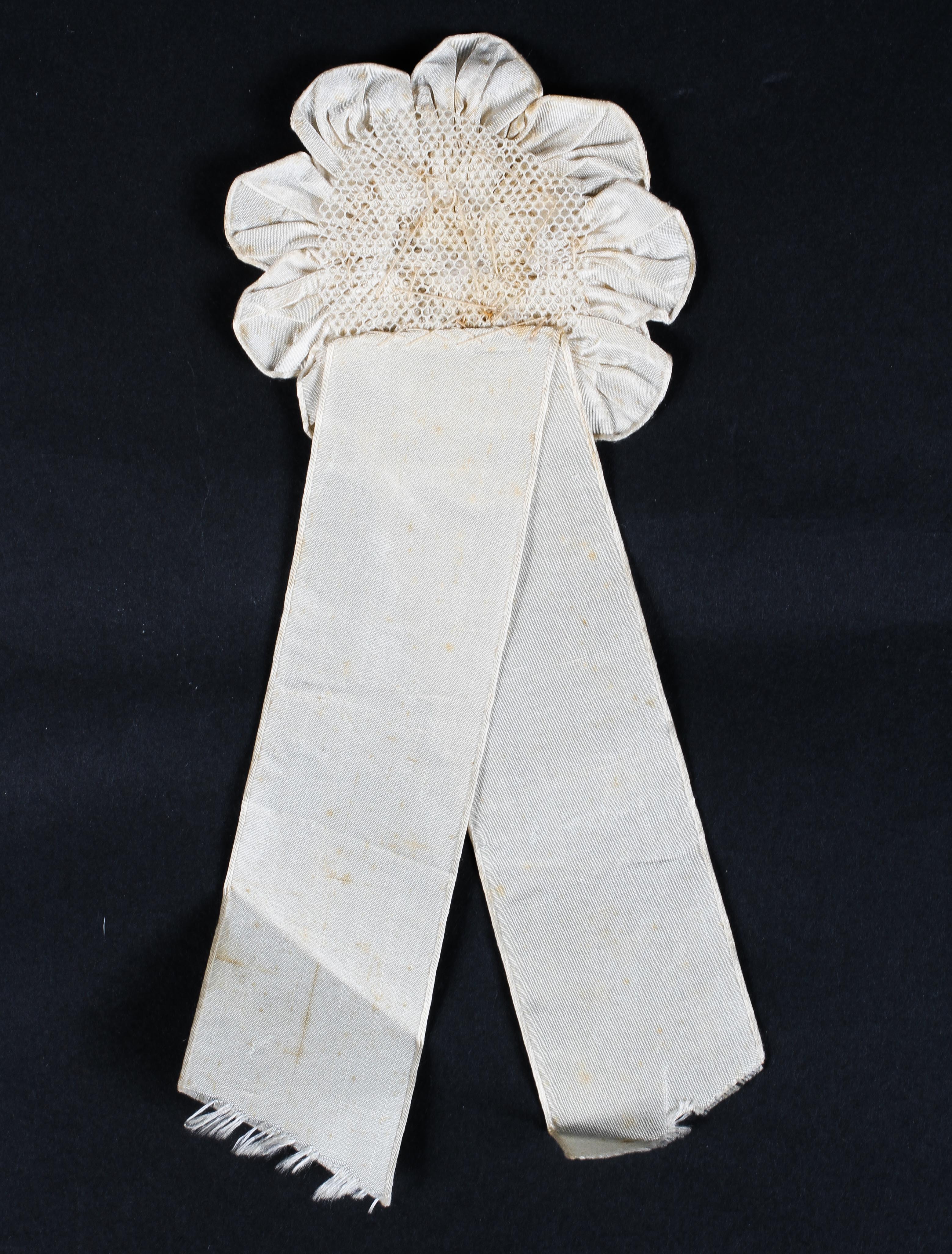 A 19th century royal wedding favour. - Image 2 of 2