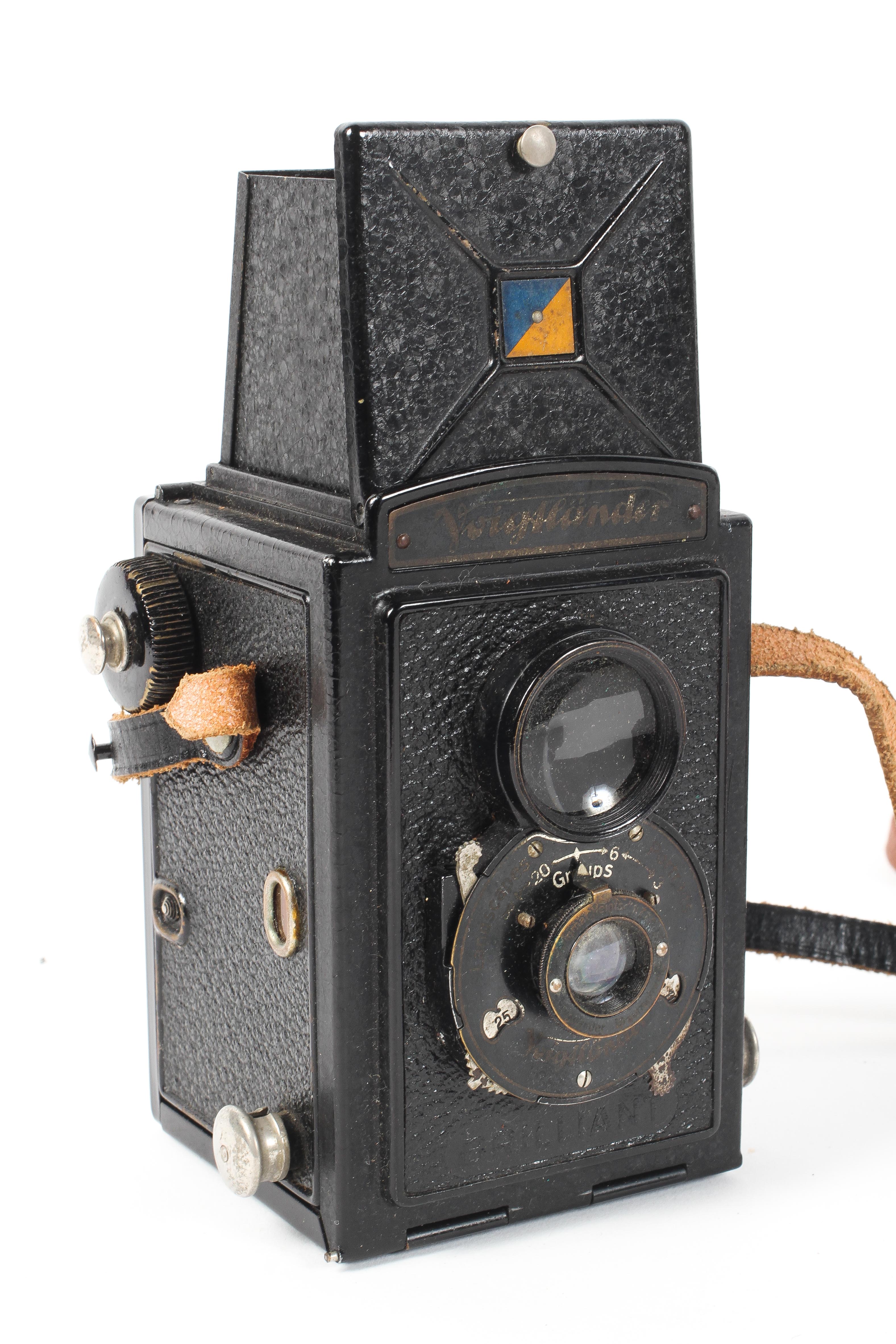 A WWII Third Reich cased Ihagee Westentasche auto ultrix 127mm roll film camera. - Image 4 of 4