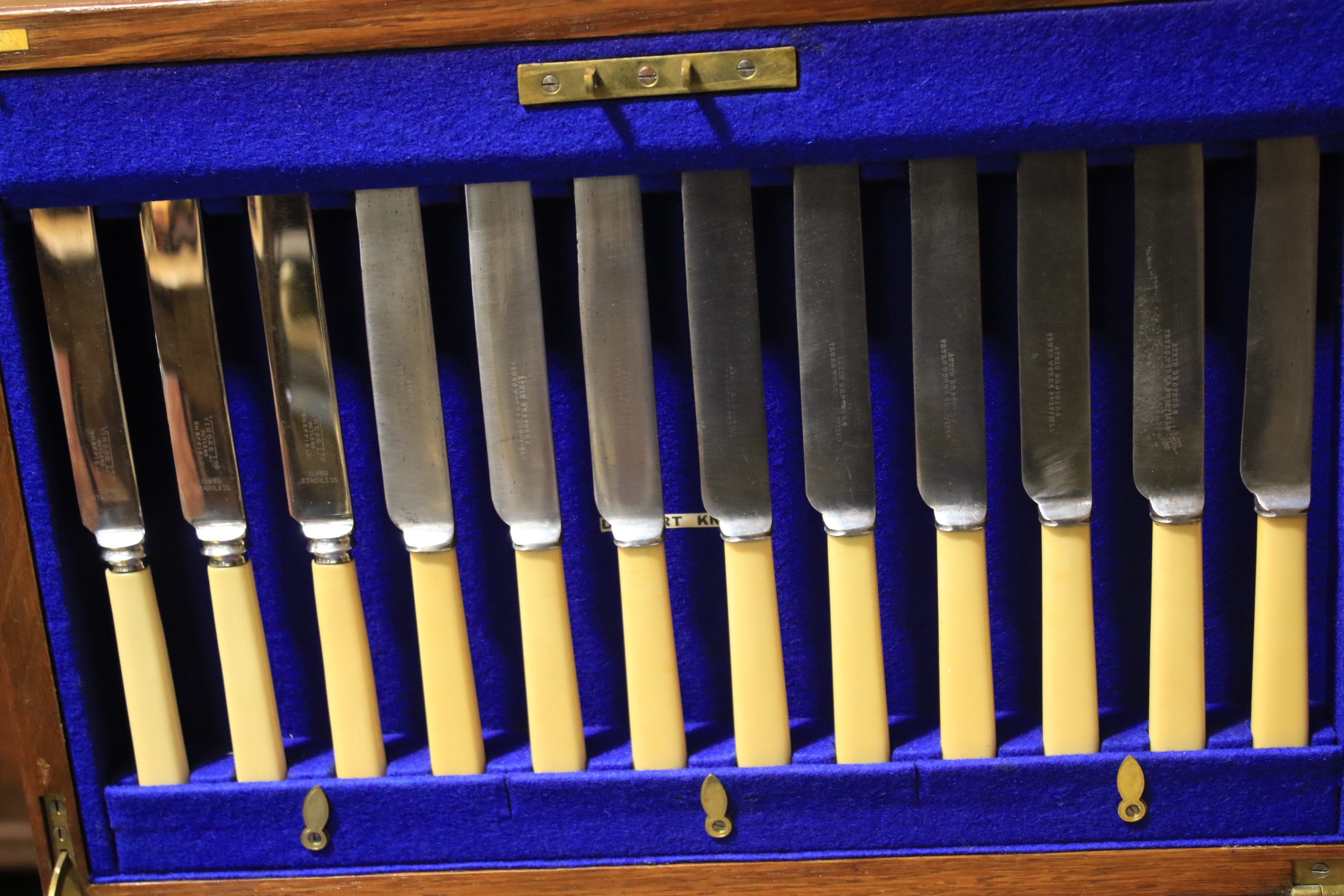 An early 20th century brass mounted oak canteen of Atkin Brothers cutlery. - Image 6 of 18