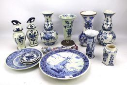 A collection of Delft.