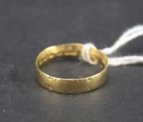 An 18ct gold wedding band. Size N, weight 2.