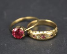 Two ladies 9ct gold rings.