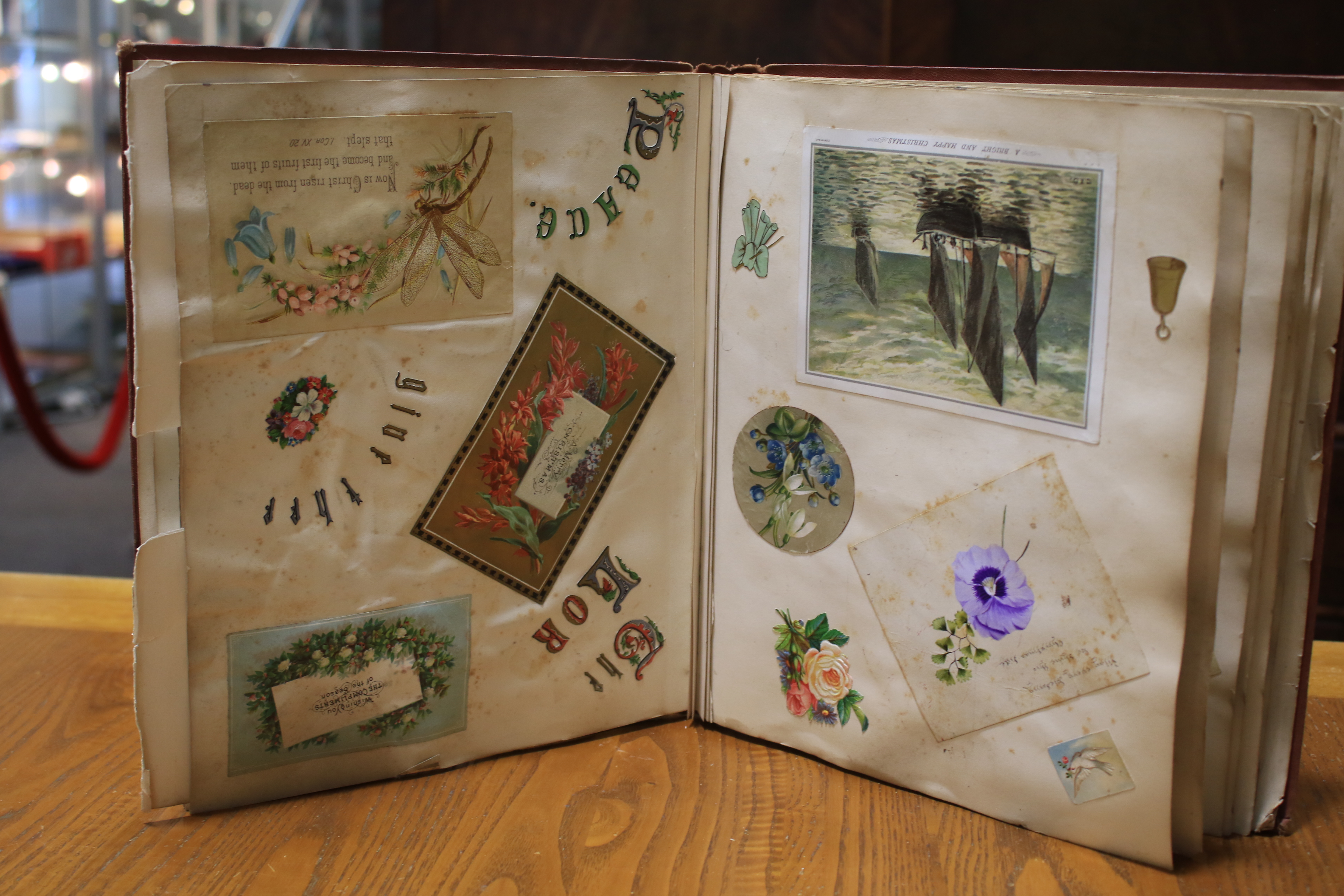 An assortment of Victorian and late scrapbooks. - Image 9 of 10