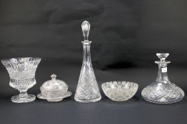 Five pieces of assorted glassware.