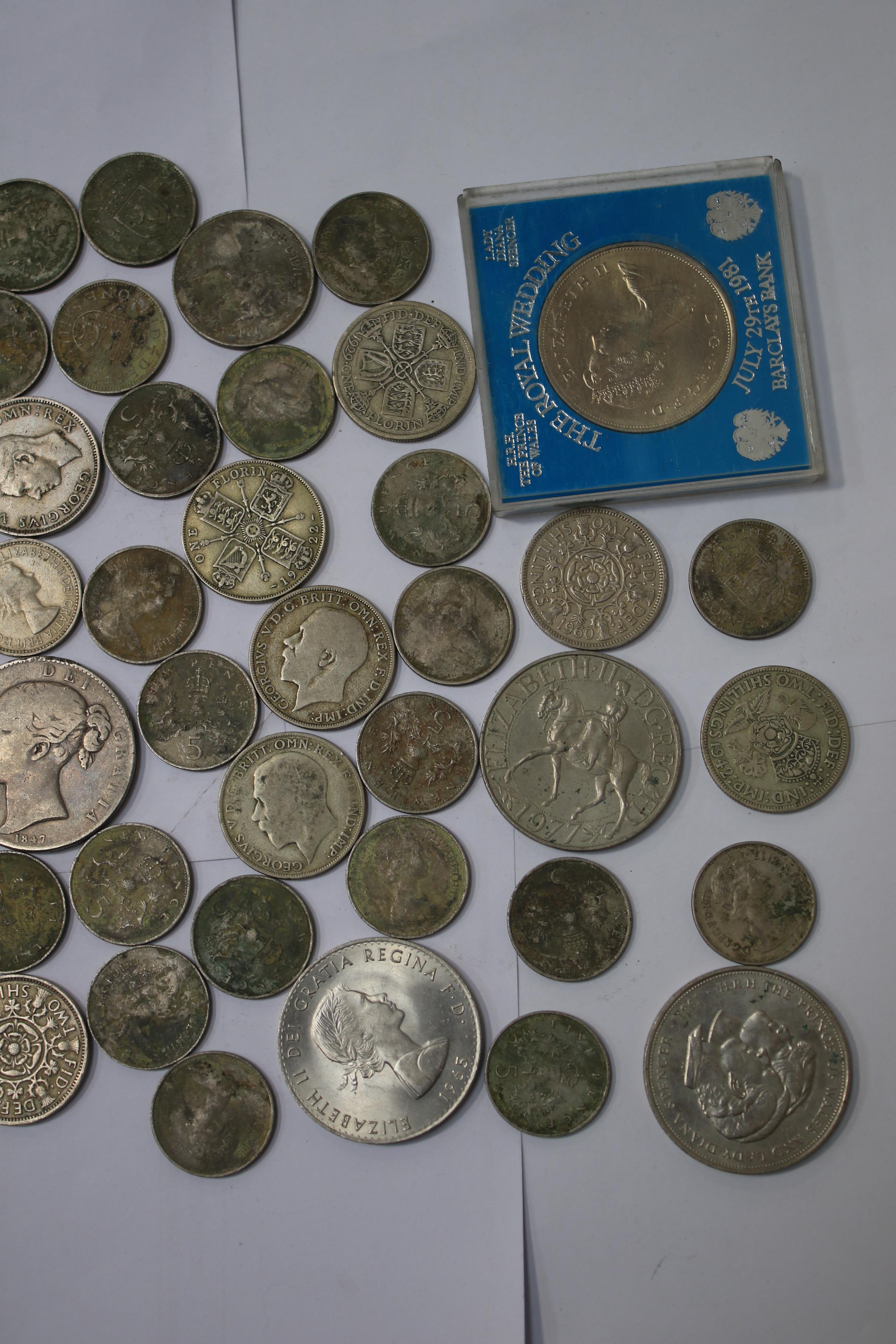 A collection of assorted coinage. - Image 3 of 5