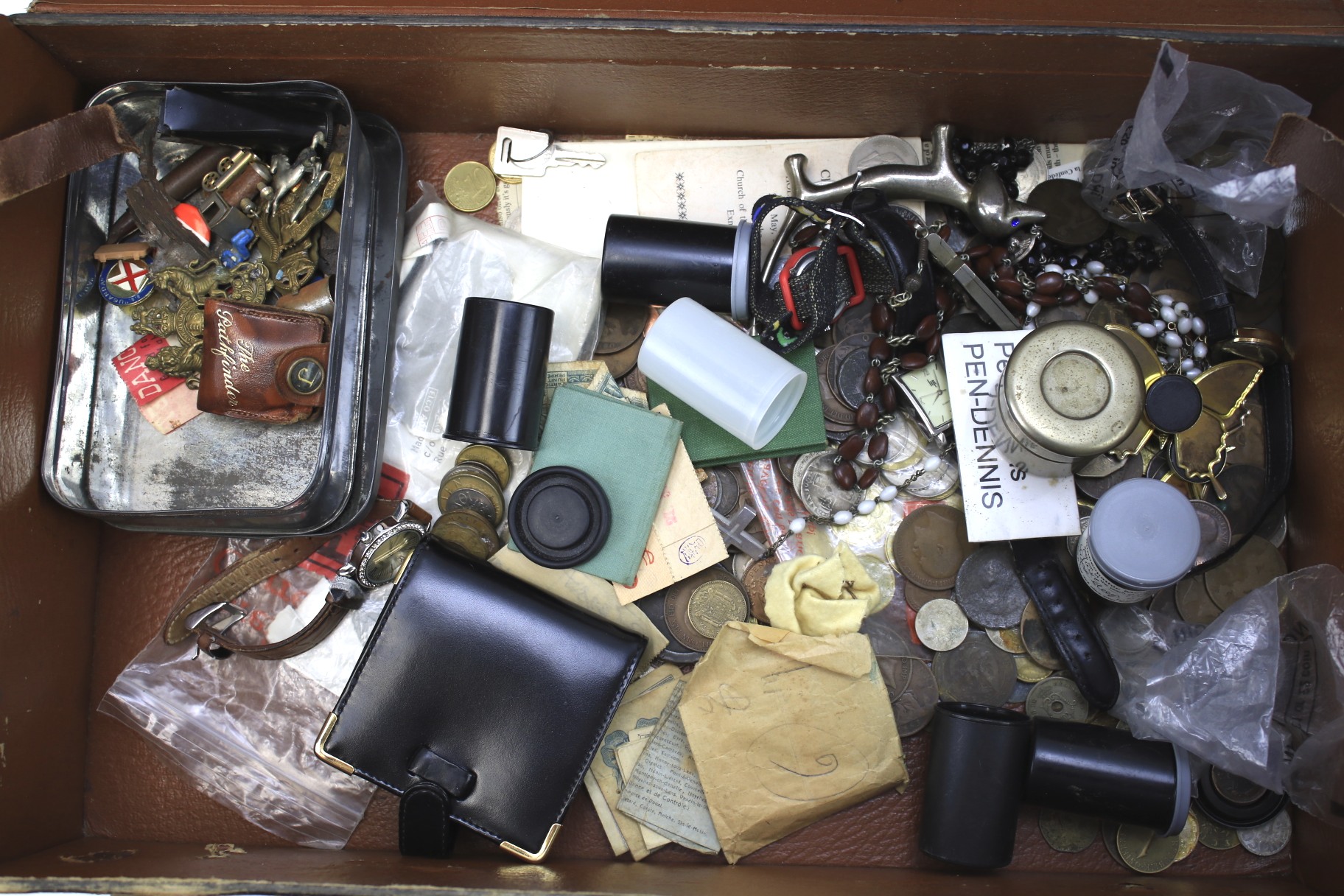 A vintage leather suitcase containing an assortment of collectables. - Image 2 of 2