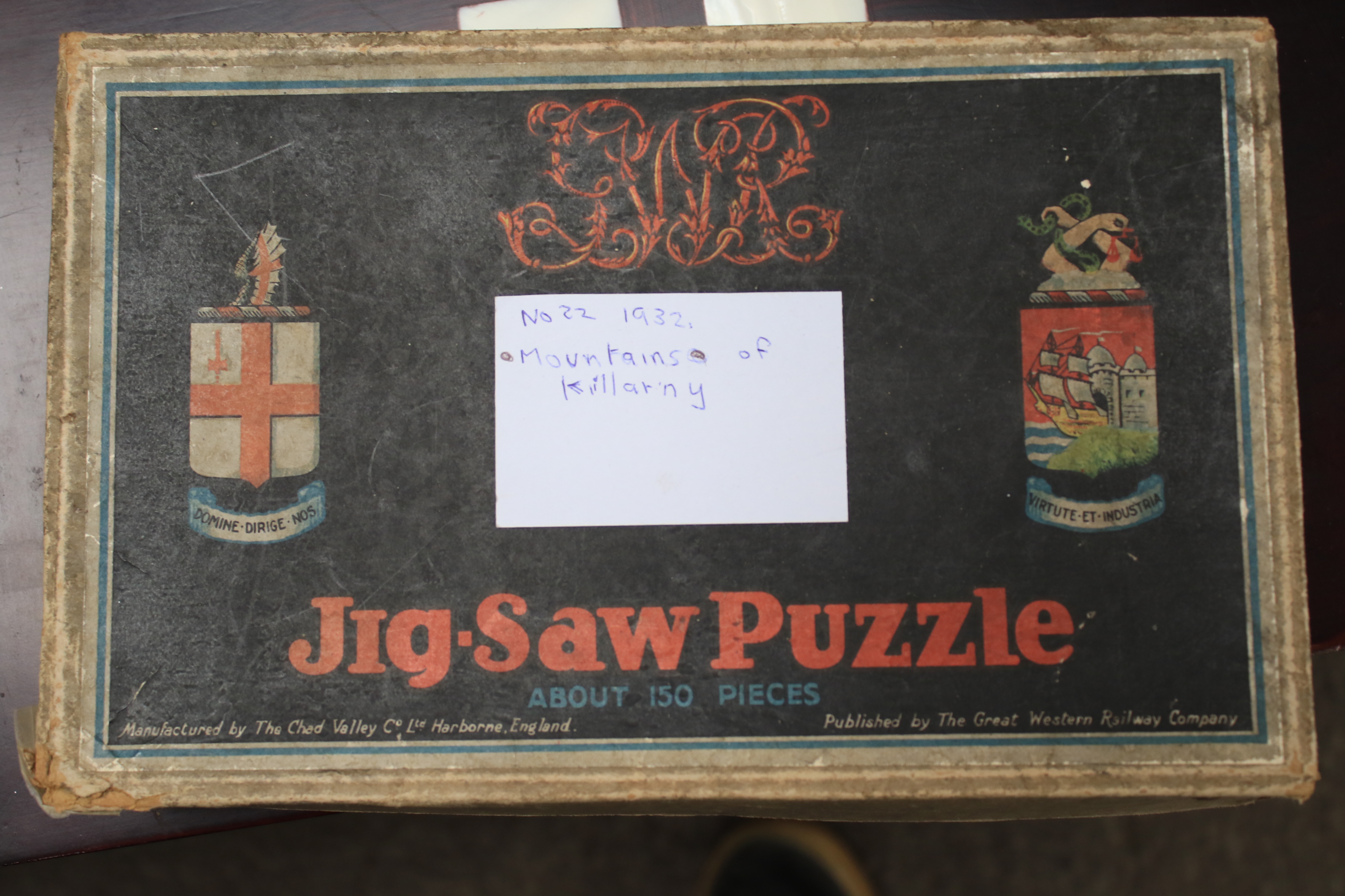 An assortment of vintage wooden jigsaw puzzles. - Image 5 of 8