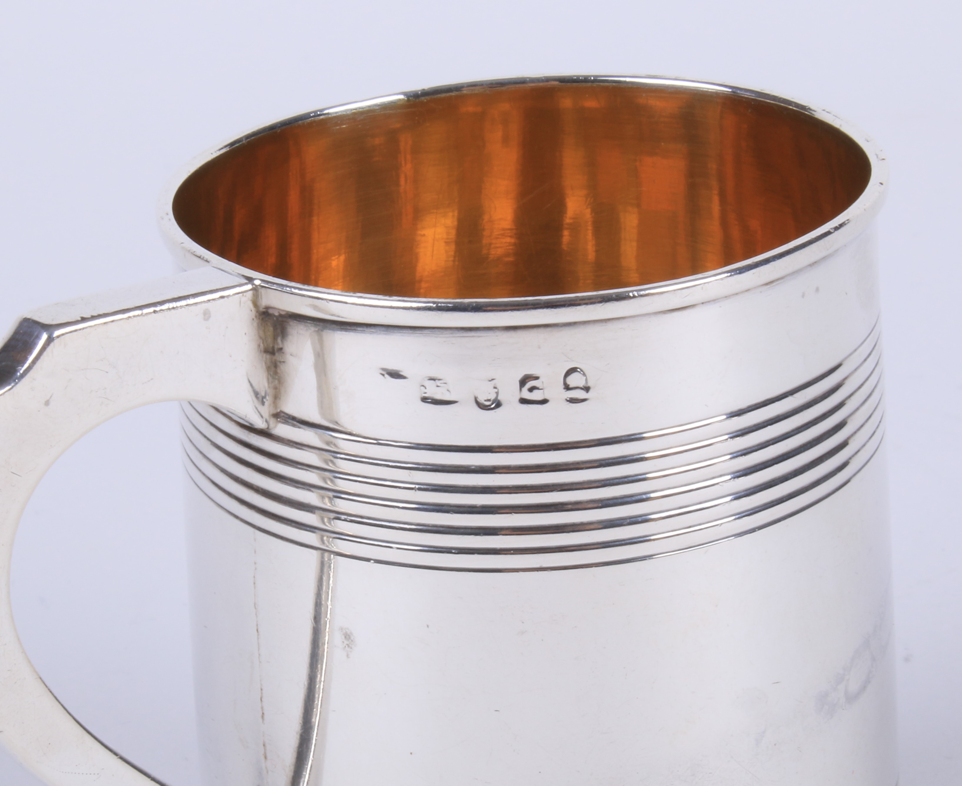 A George III silver tankard. - Image 2 of 3