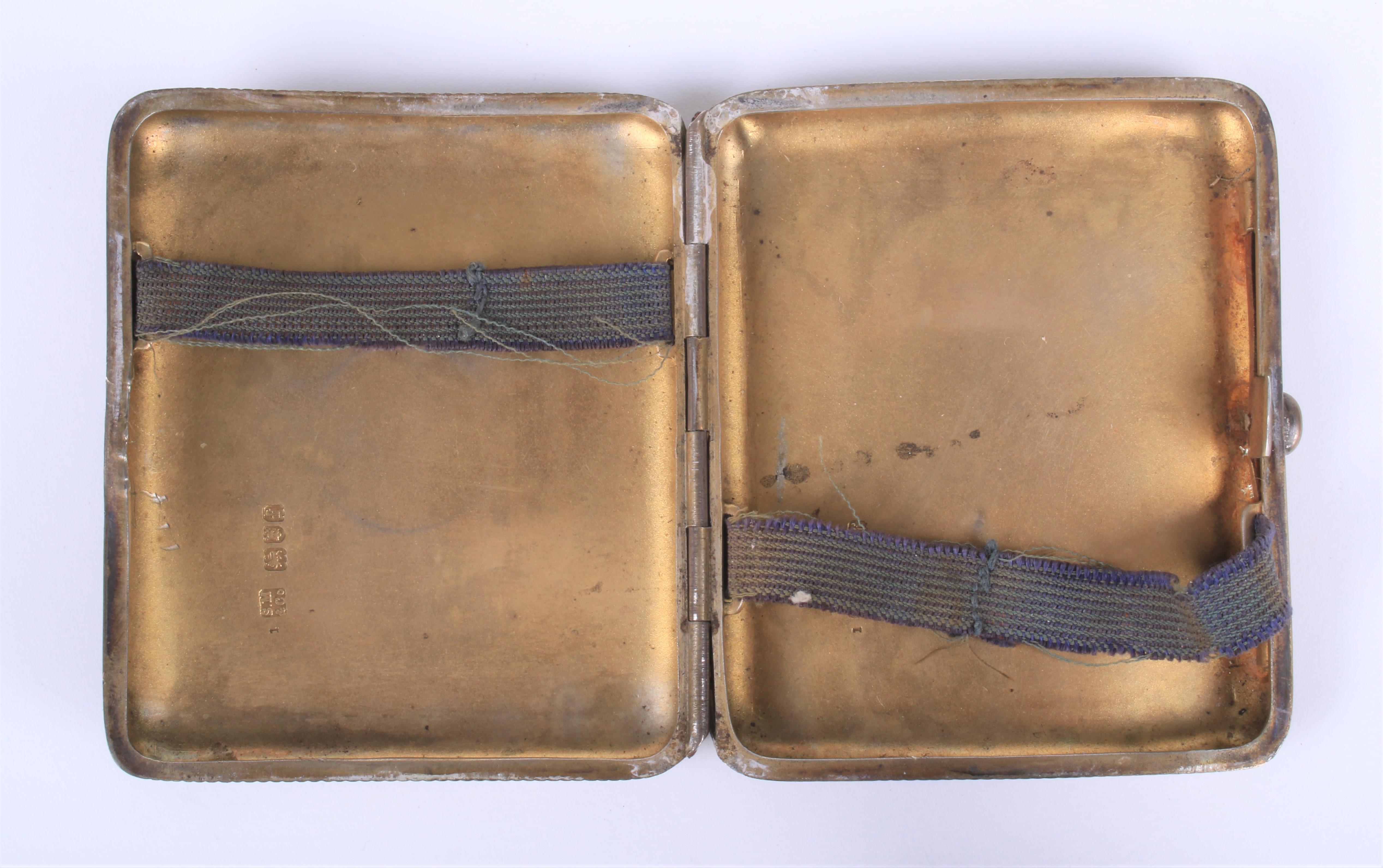 An Edwardian silver cigarette case. - Image 2 of 3