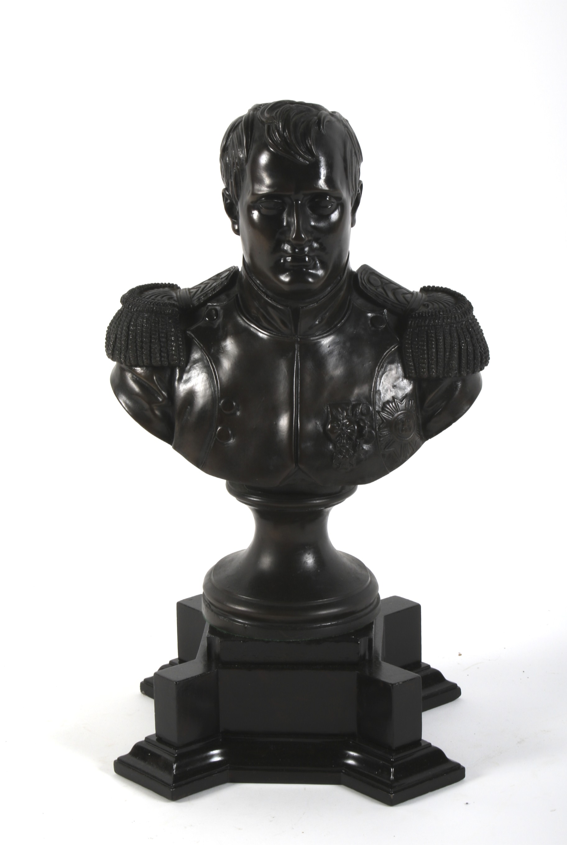 A bronzed resin bust of Napoleon and a bronzed column pedestal. - Image 6 of 7