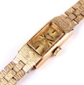 A vintage ladies 9ct gold manual wind Accurist wristwatch.