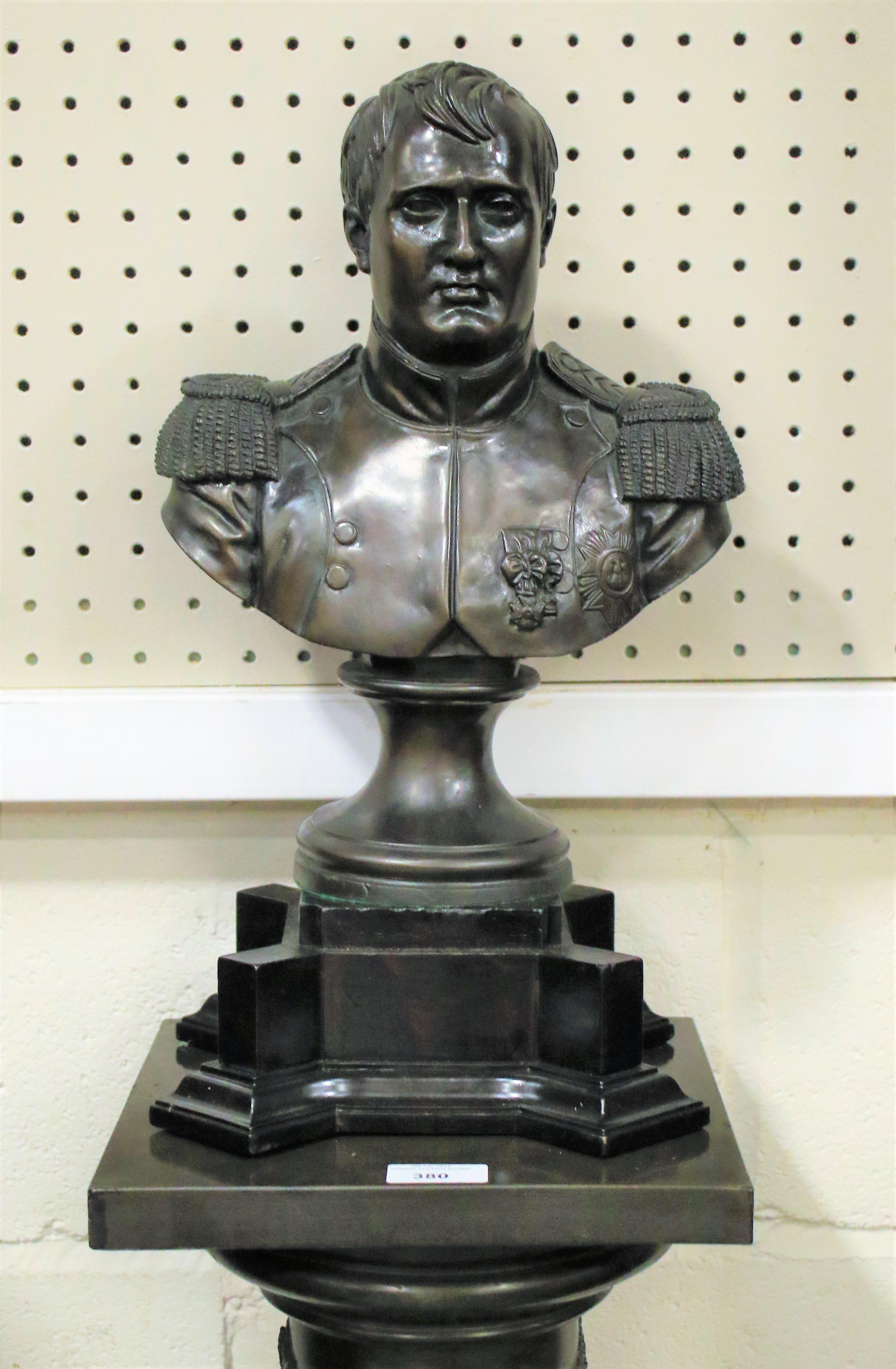 A bronzed resin bust of Napoleon and a bronzed column pedestal. - Image 2 of 7
