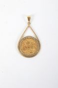 A George V full sovereign mounted in a 9ct gold pendant mount.