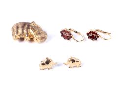 A vintage 9ct hollow gold 'hippo' pendant and two pairs of earrings.