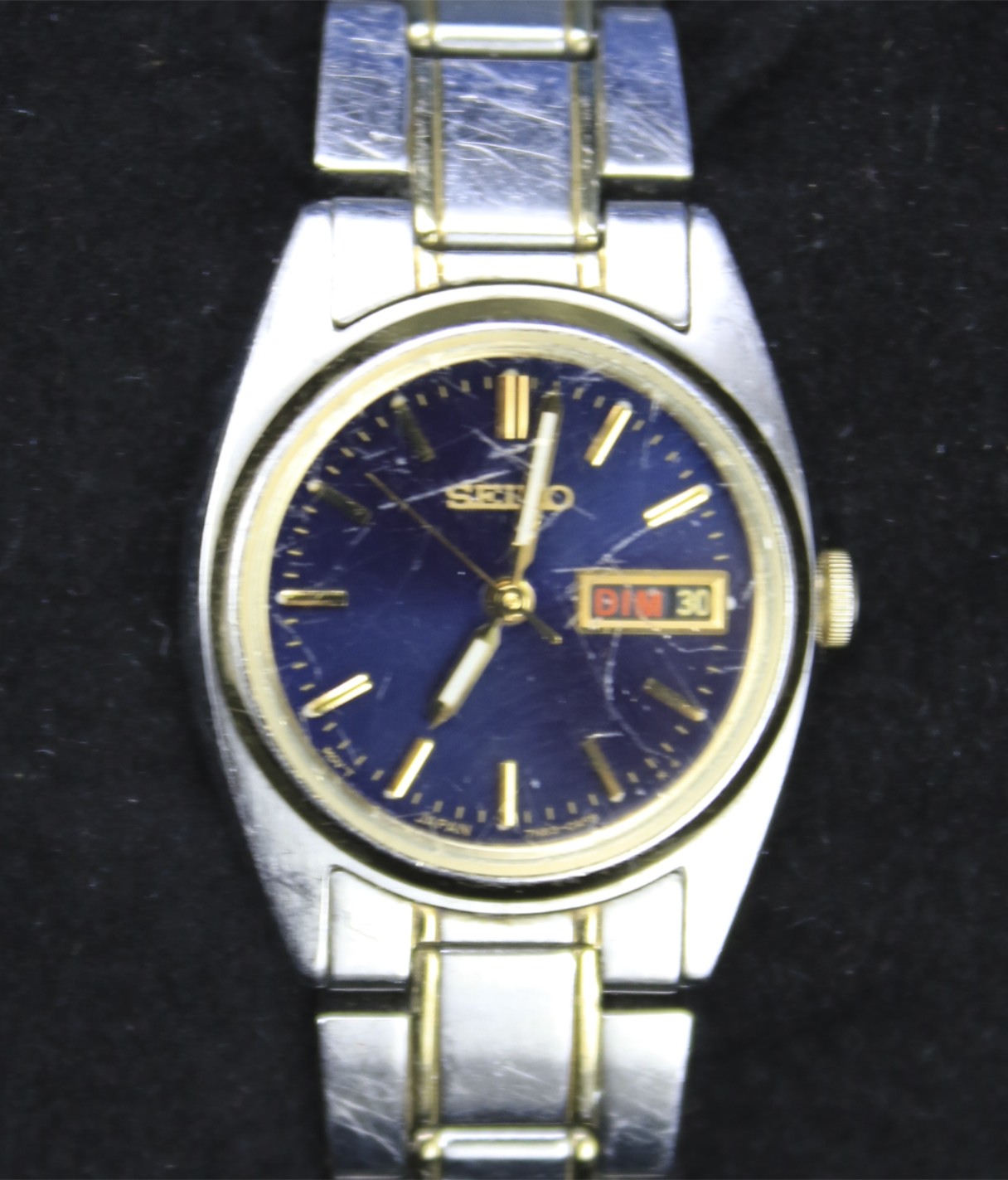 A boxed ladies Seiko wristwatch.