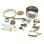 Assorted costume jewellery.