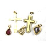 Three 9ct gold and yellow metal pendants and two crosses.