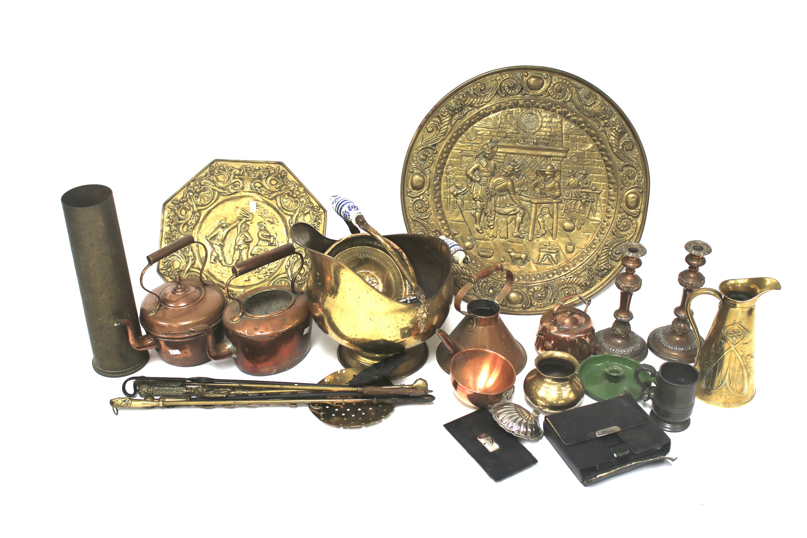 Assortment of brass and other metalwares.