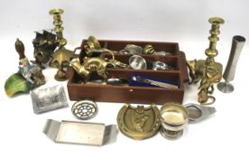 An assortment of 19th and 20th century metalware.