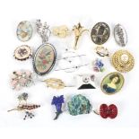 Twenty costume jewellery brooches.