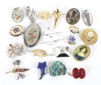 Twenty costume jewellery brooches.