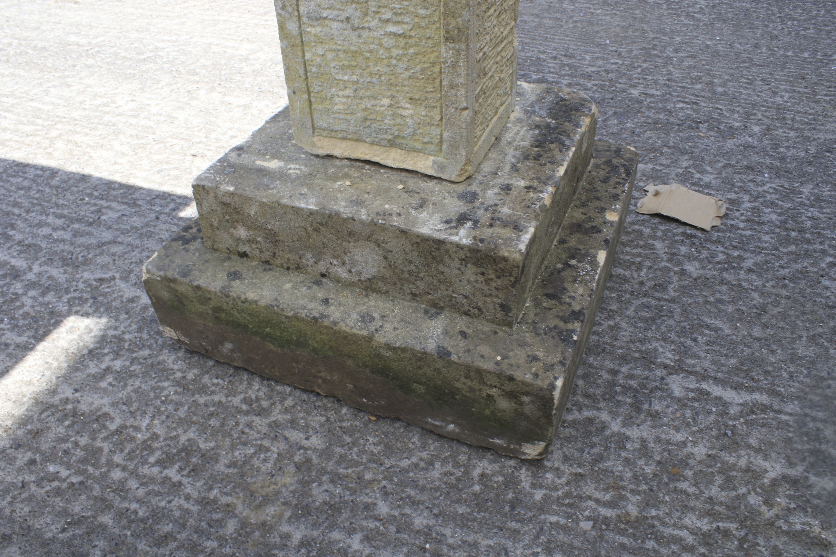 A sandstone bird bath, of square section. - Image 4 of 5