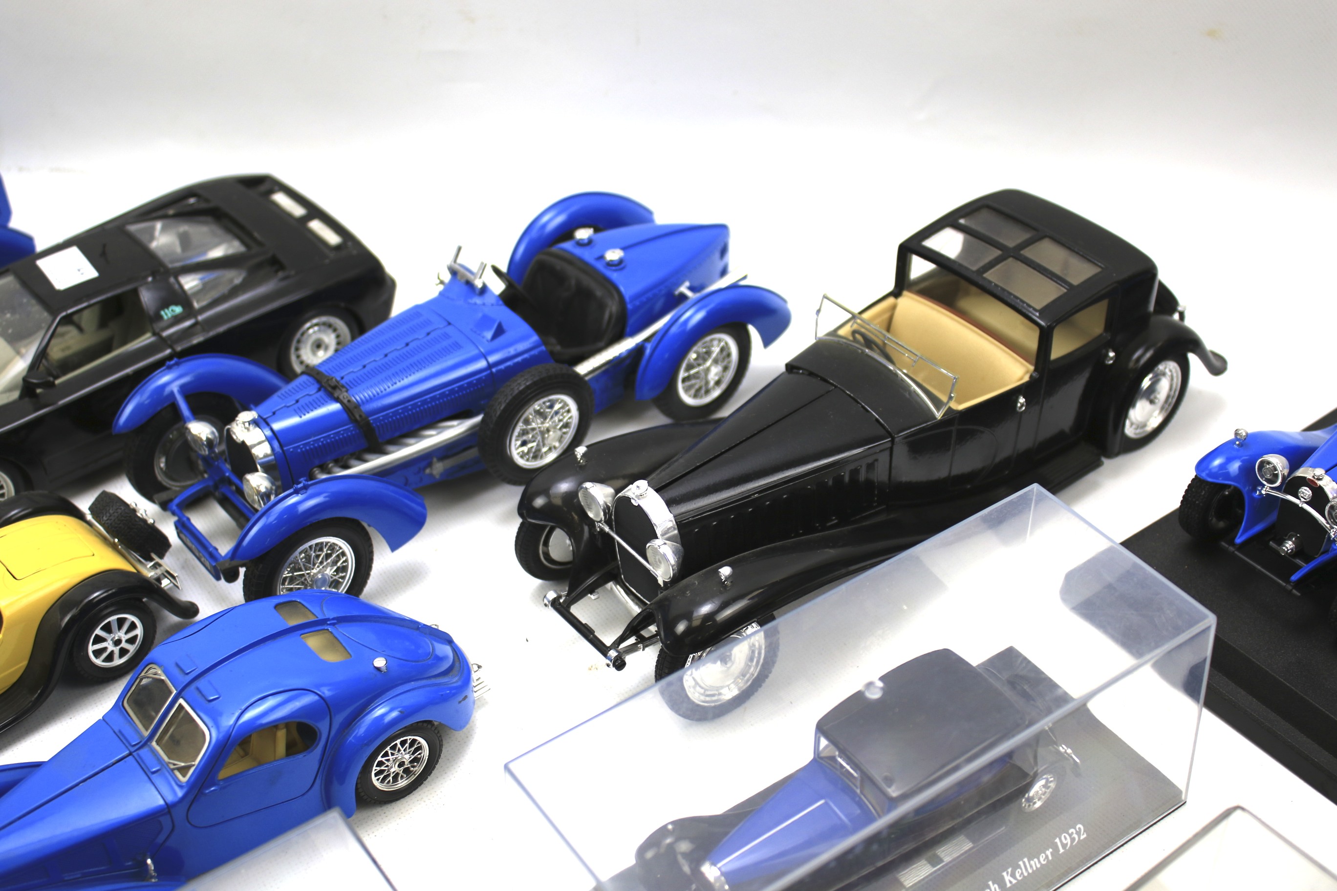 A large collection of diecast model vehicles. - Image 3 of 3