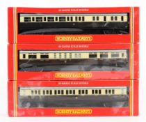 Three Hornby Railways OO gauge Great Western Railway coaches.