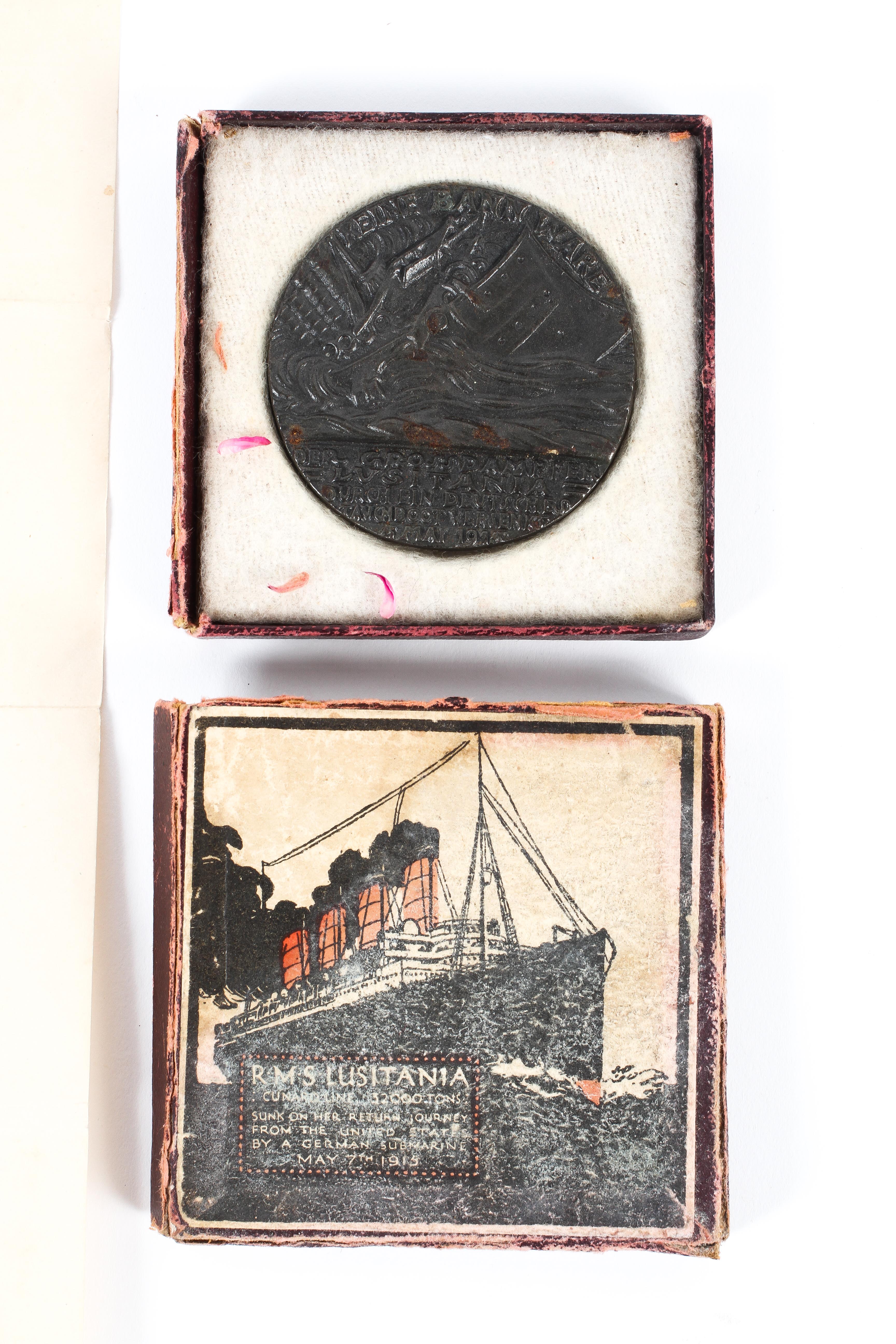 A WWII German Third Reich enamel 'Der Deutschen Mutter' mothers medal and other items. - Image 2 of 3