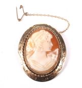 A vintage 9ct gold and shell cameo oval brooch.