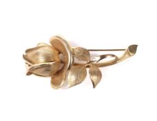 A vintage 9ct gold flower brooch.