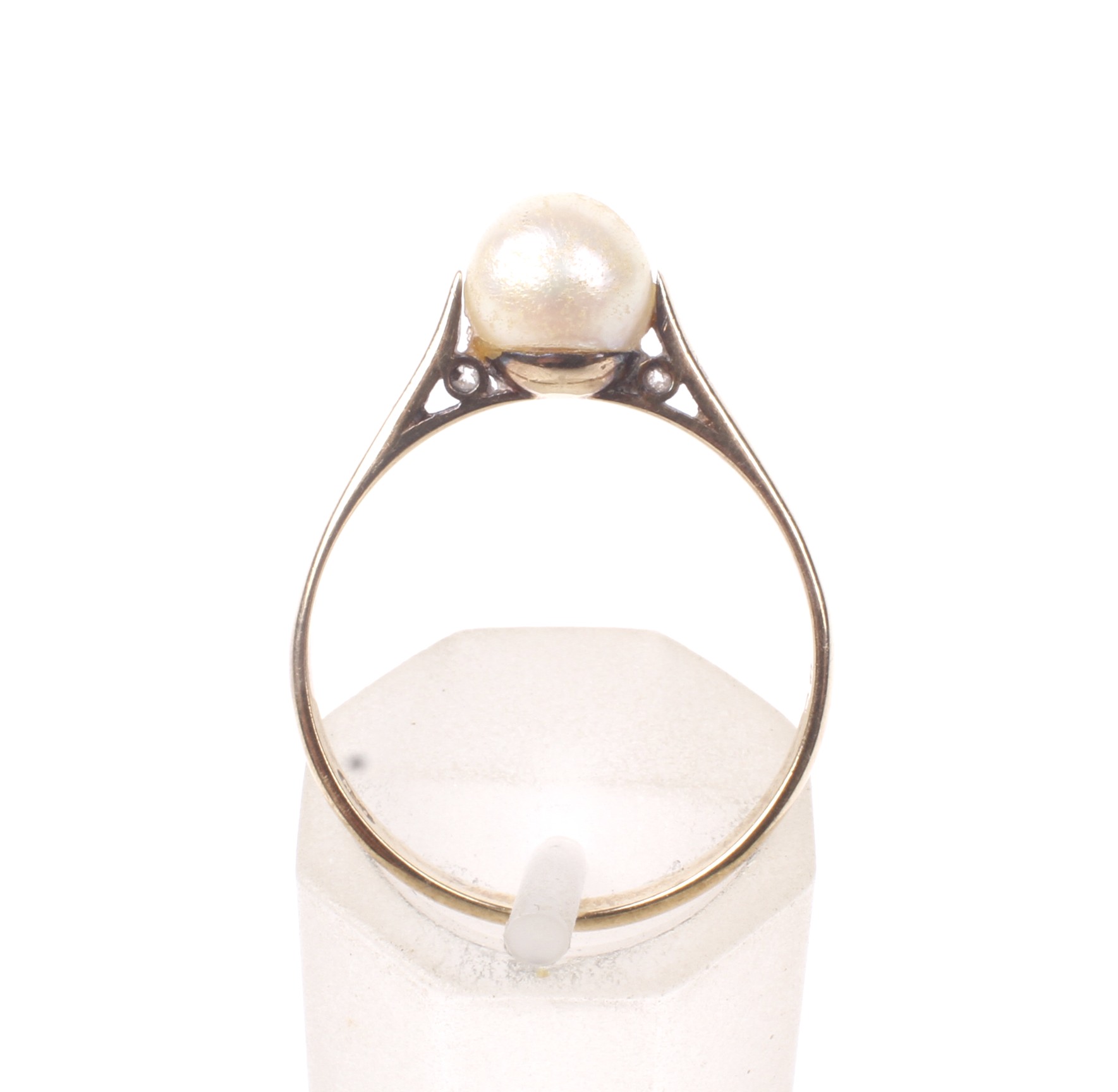 A 9ct gold and cultured-pearl single bead dress ring. - Image 3 of 4