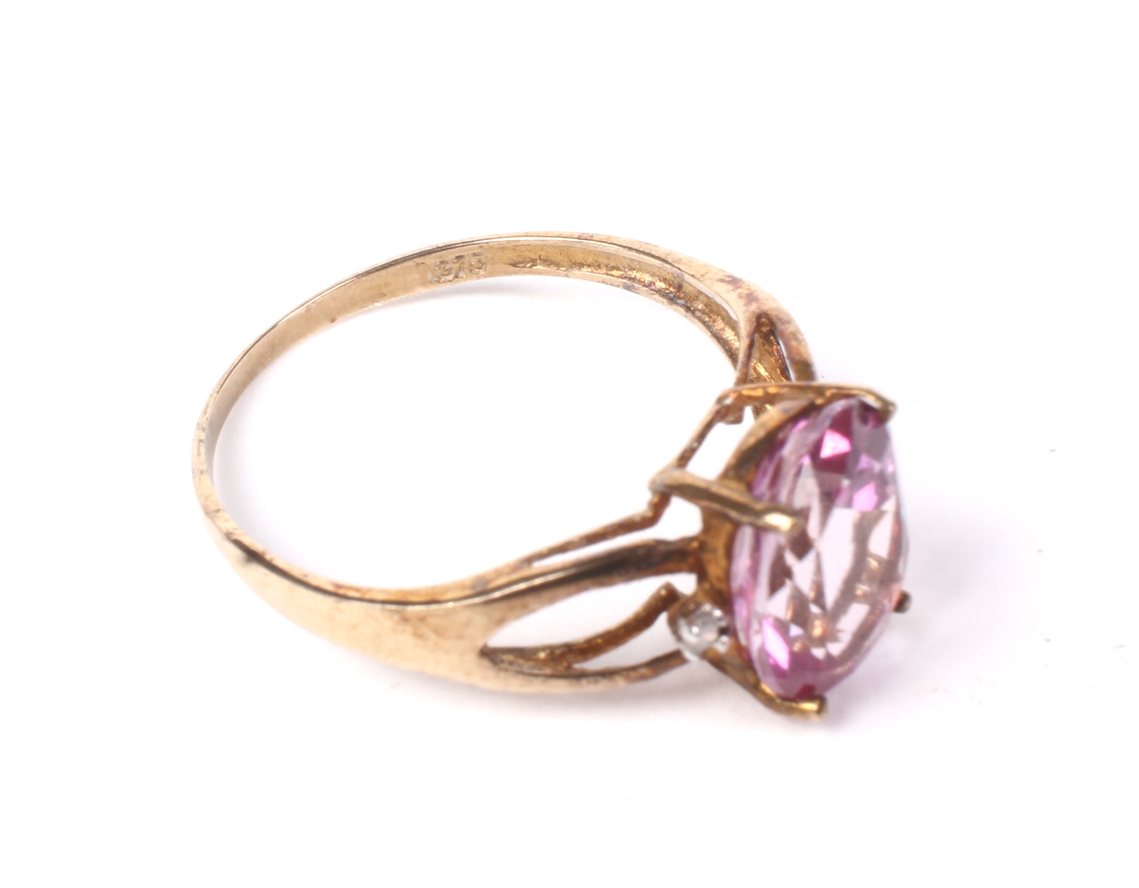 A treated-pink topaz single stone ring and a similar vintage pendant. - Image 3 of 3