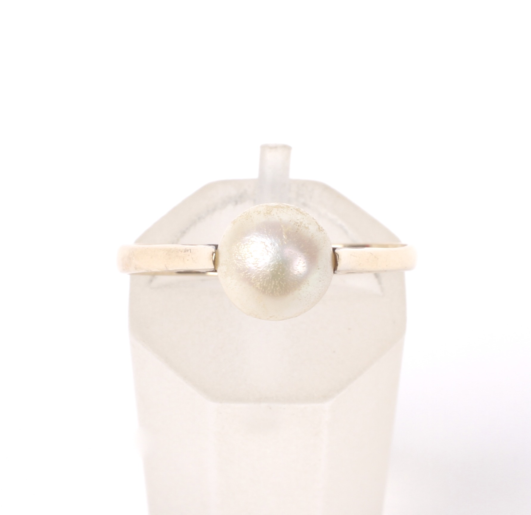 A 9ct gold and cultured-pearl single bead dress ring. - Image 2 of 4