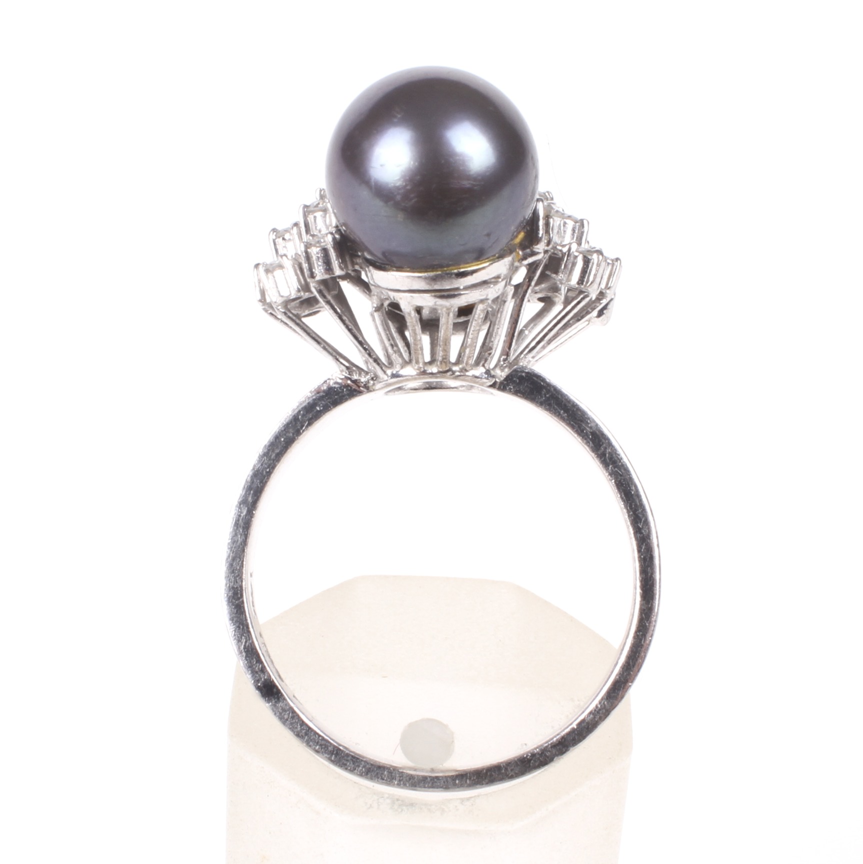 A South-sea black cultured pearl and diamond dress ring. - Image 7 of 8