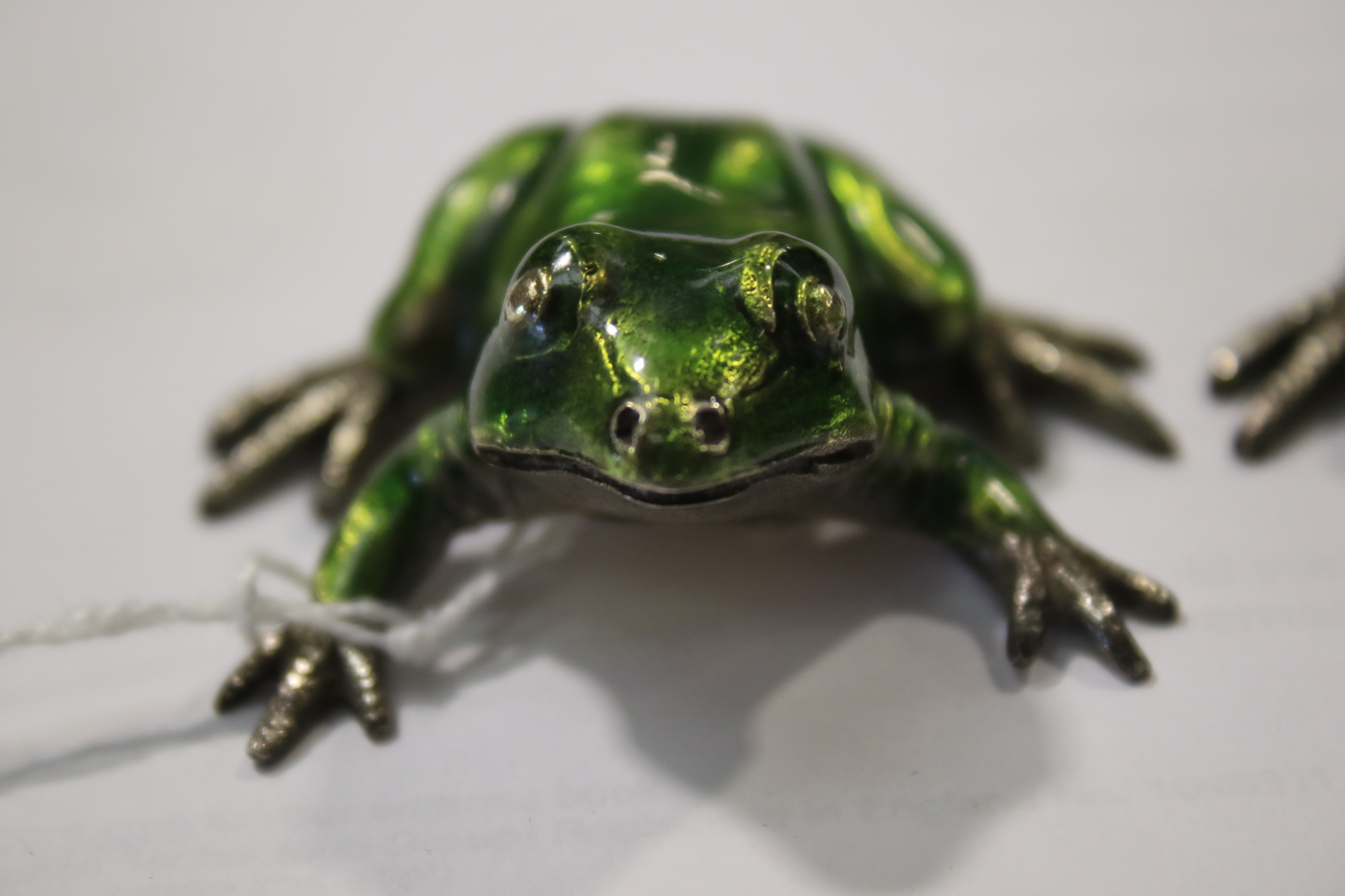 A pair of Italian silver and enamel frogs. - Image 4 of 7