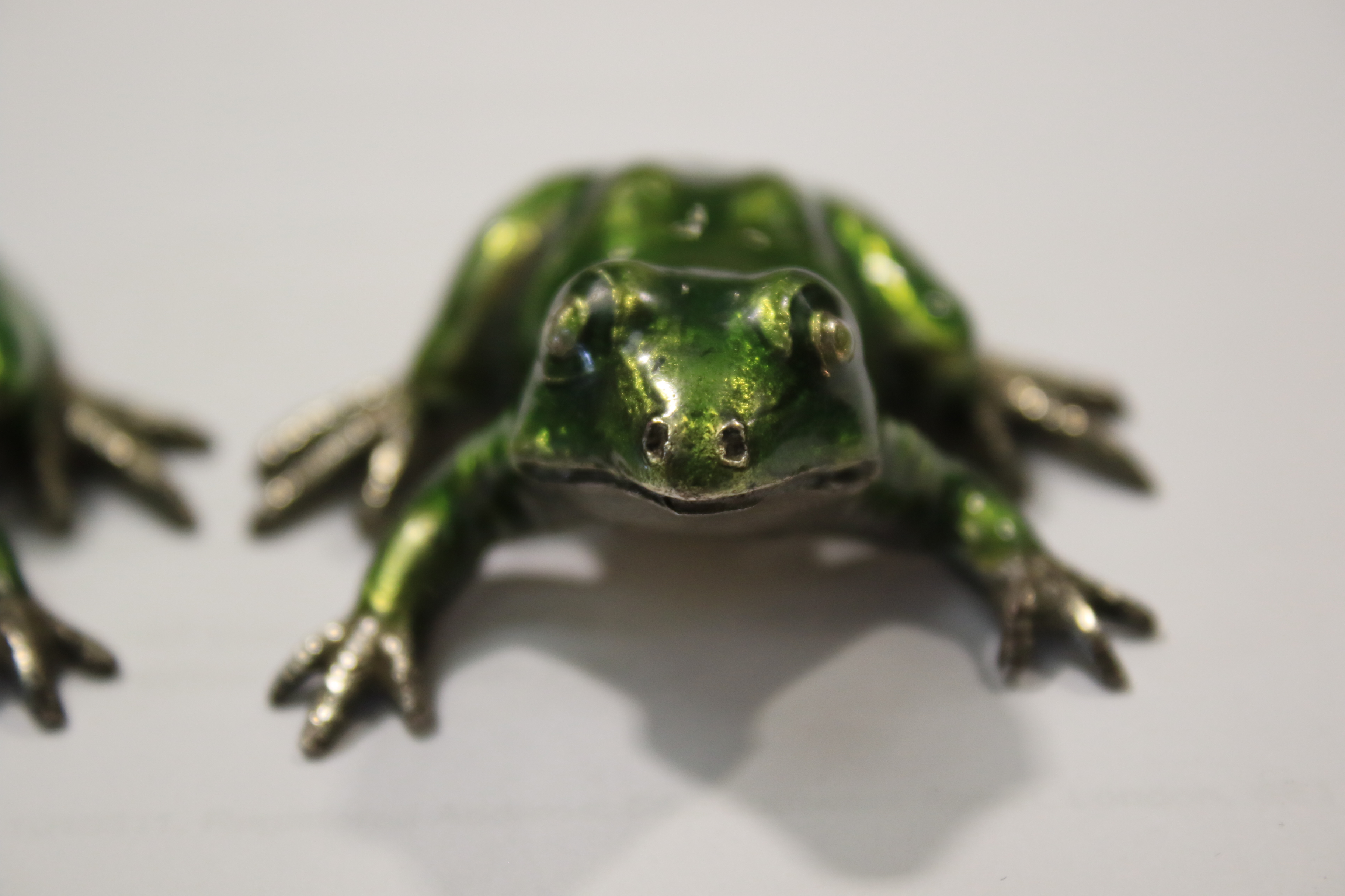 A pair of Italian silver and enamel frogs. - Image 5 of 7