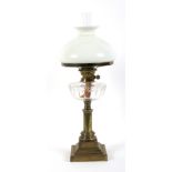 An Edwardian brass column oil lamp.