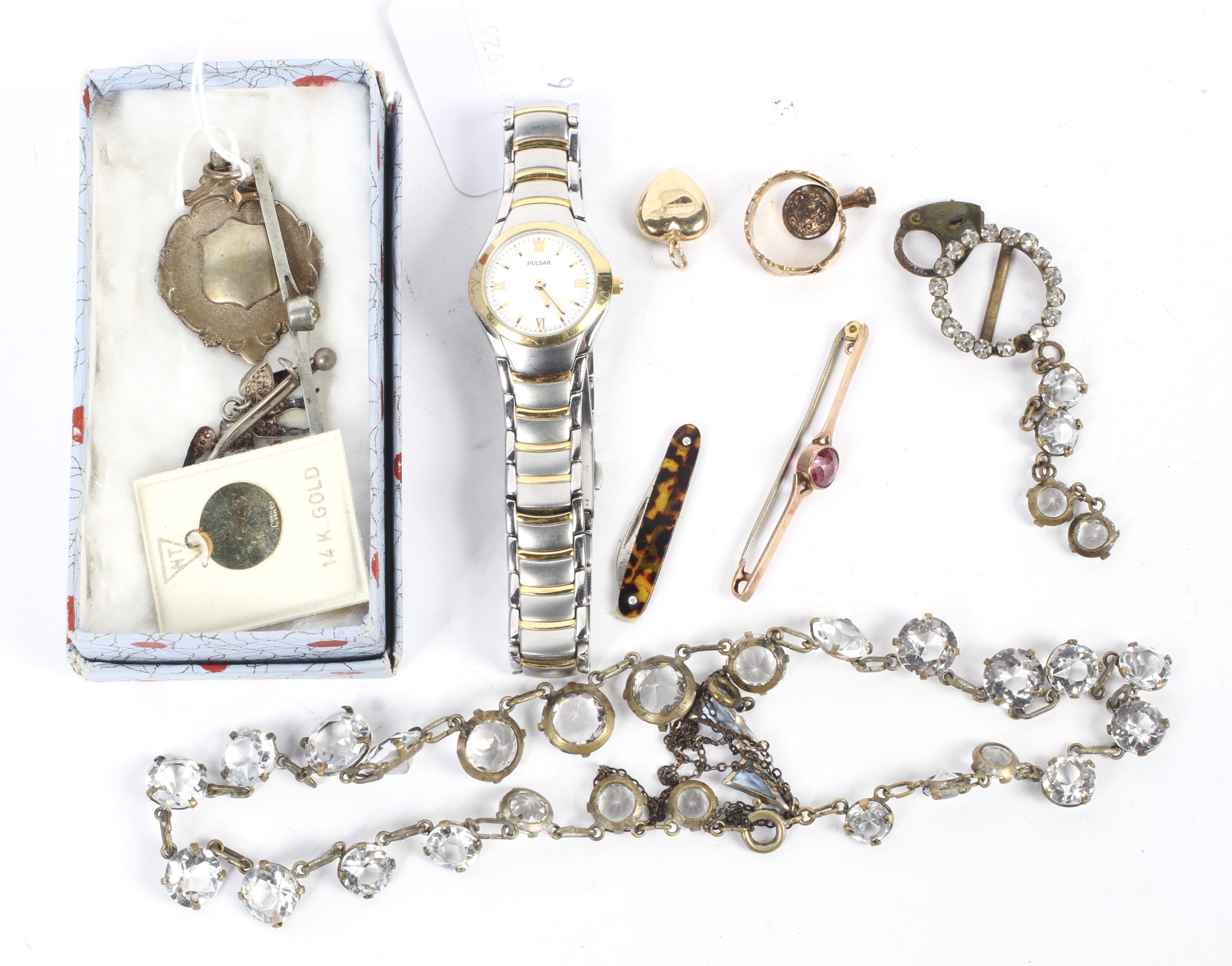 An assortment of mixed jewellery.