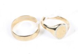 A gents 9ct gold signet ring and a 9ct gold wedding band, approximately 7.