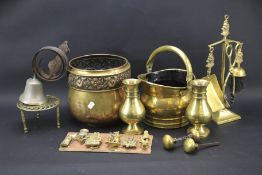 Assorted brass and other metal ware.