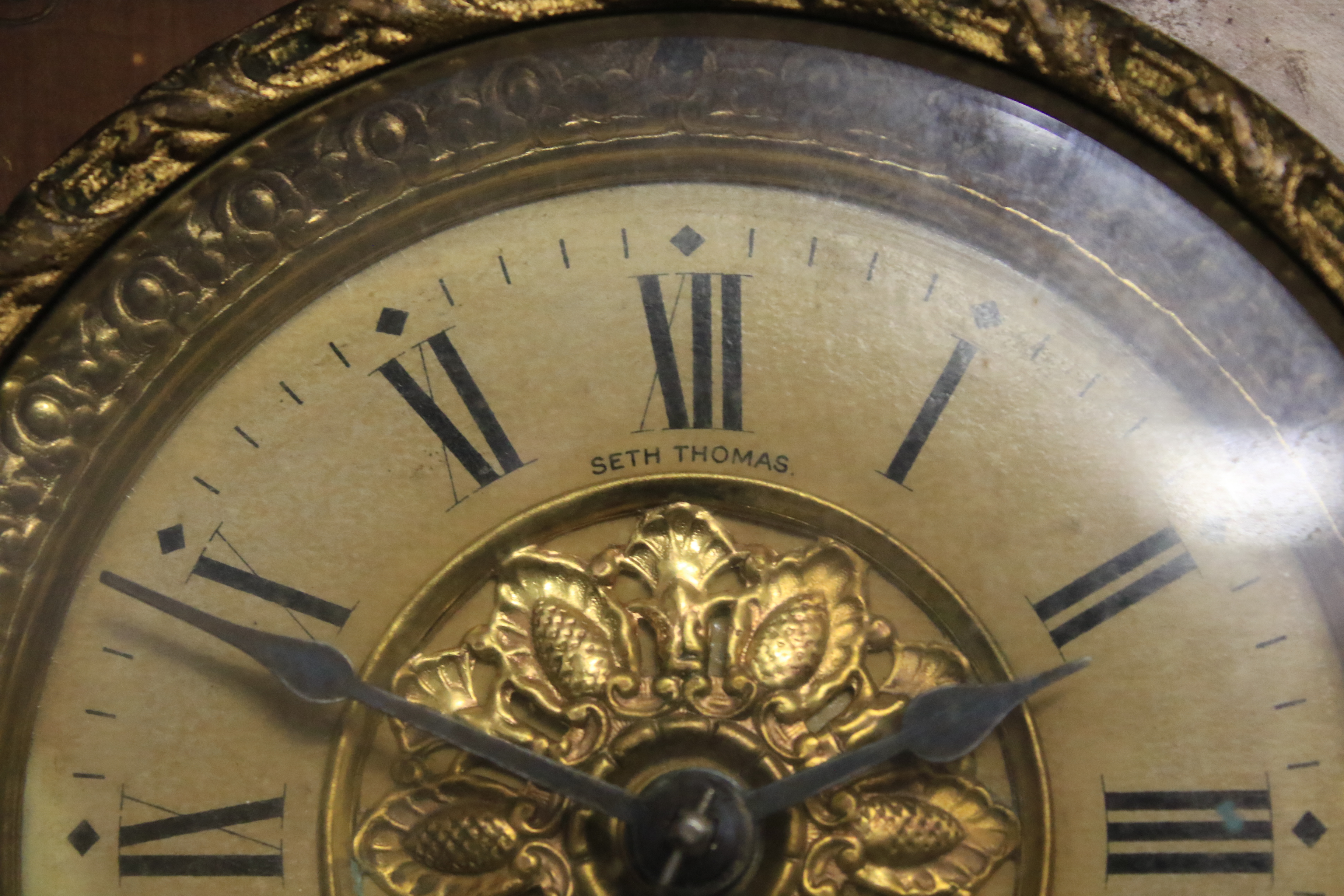 An Edwardian Seth Thomas mantel clock. - Image 3 of 5