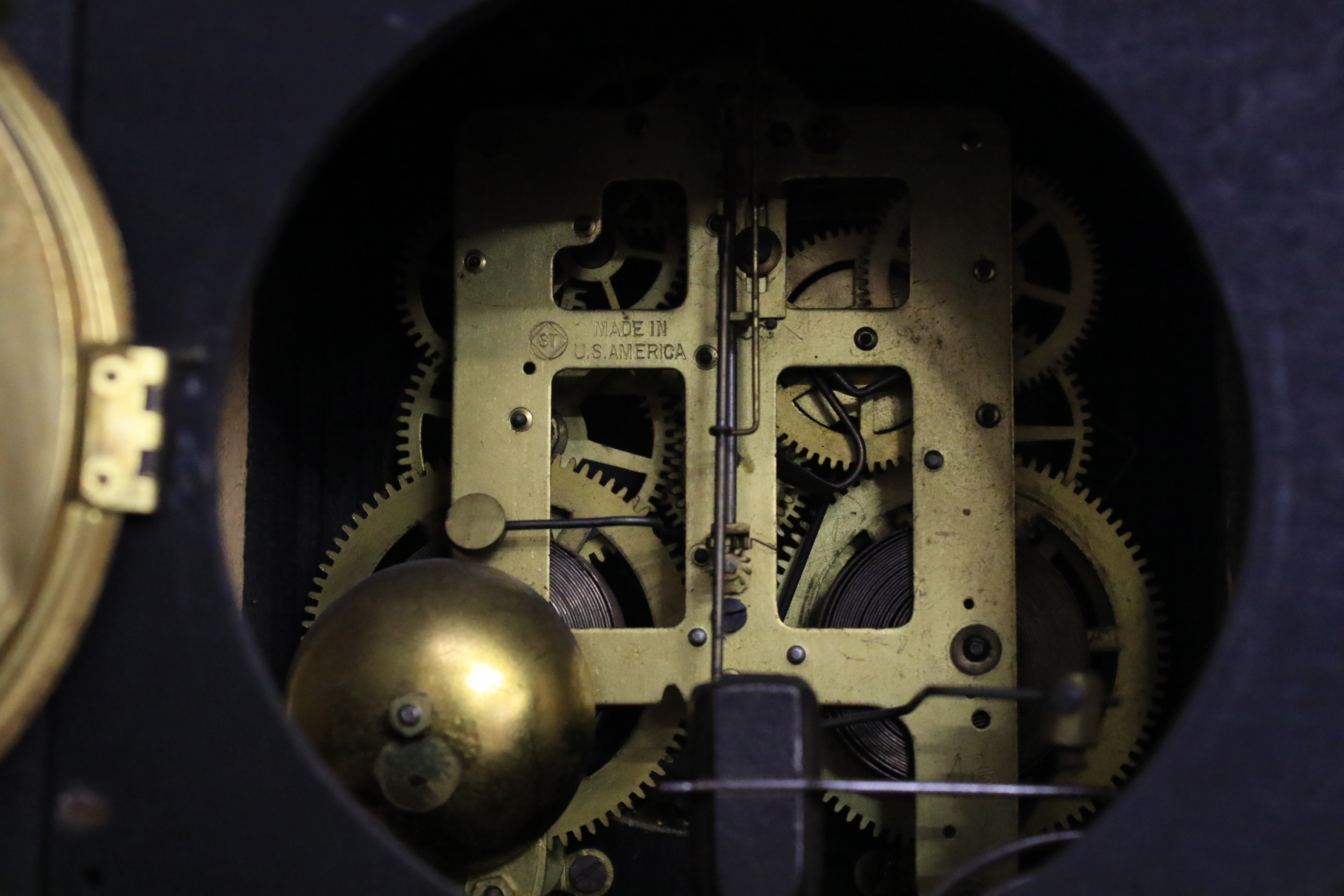 An Edwardian Seth Thomas mantel clock. - Image 5 of 5