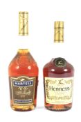 Two bottles of cognac. Including a bottle of Martell VS Fine Cognac, 40% Vol, 70cl.