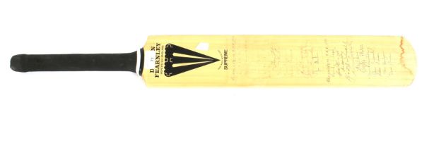 A Duncan Fearnley (Worcester) Supreme signed cricket bat.