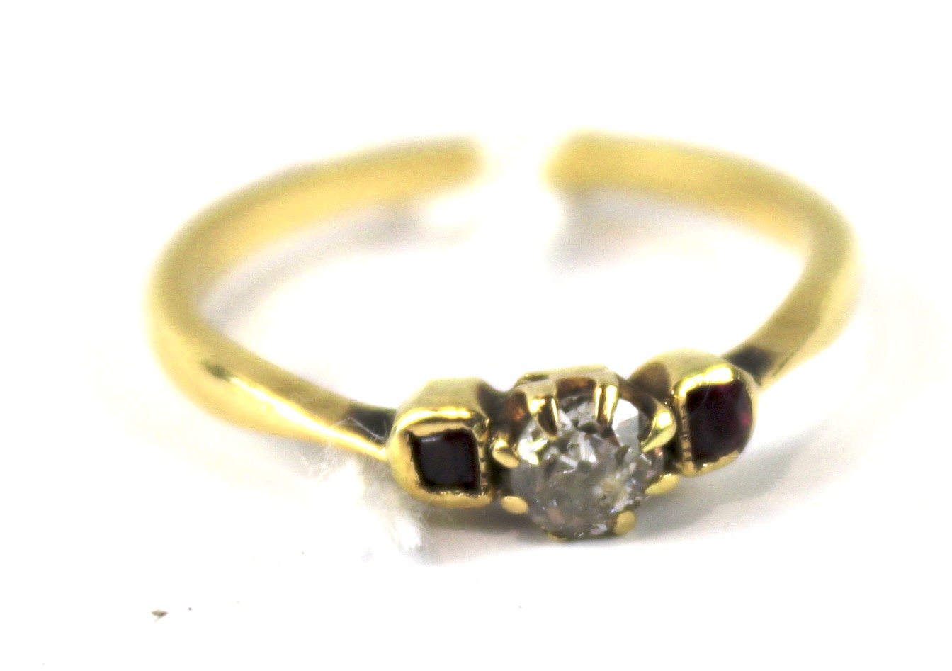 An unmarked yellow metal ladies gem set ring.