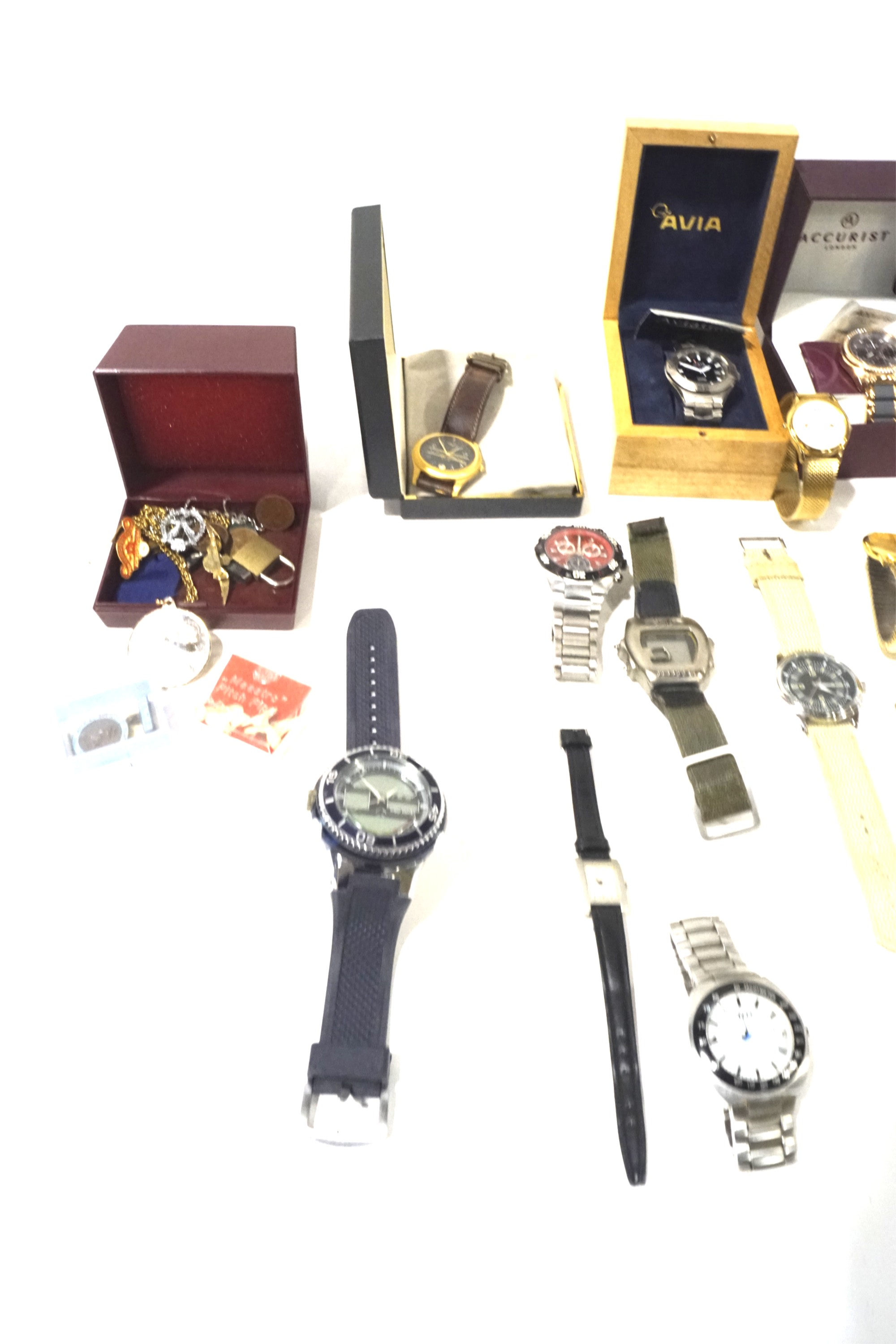 An assortment of wristwatches. - Image 3 of 3